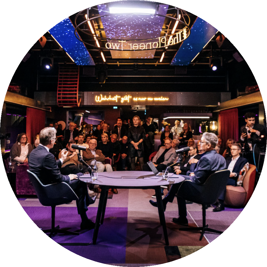 Pioneer The Pioneer Business Experience Talk vor Publikum an Bord der ThePioneer Two