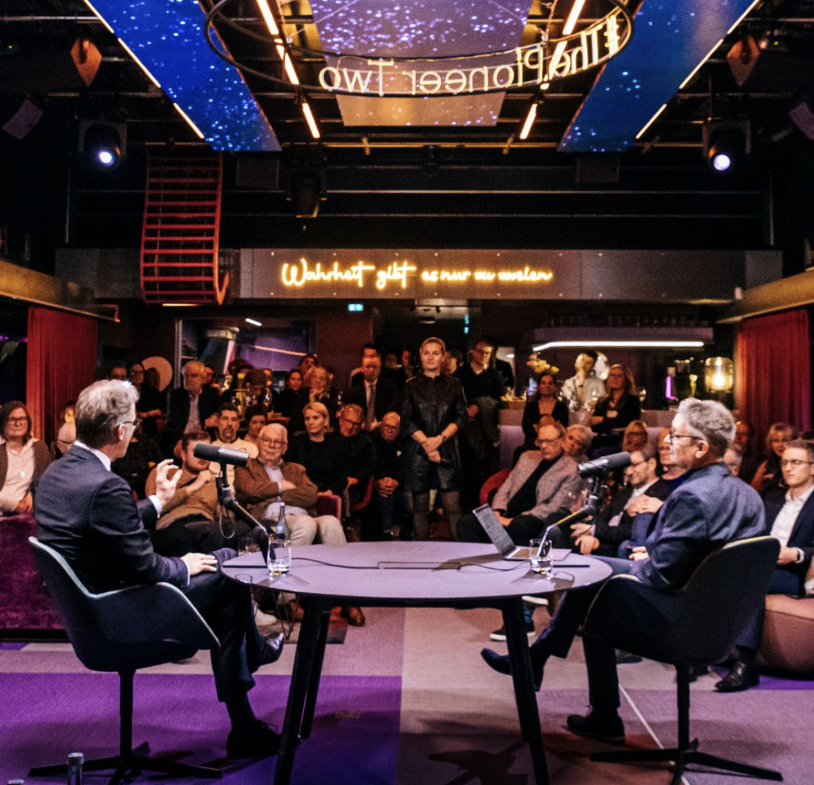 Live-Journalismus – Talk-Aufzeichnung im Studio